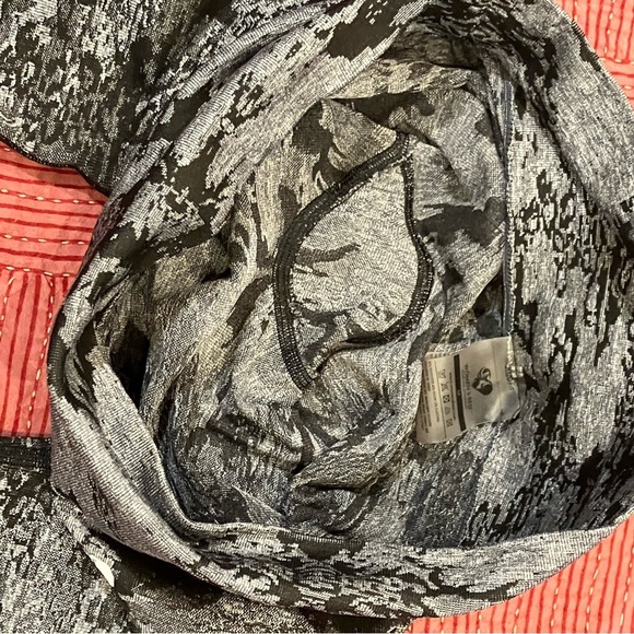 Womens Best brand medium Gray Camouflage Leggings - Picture 4 of 16